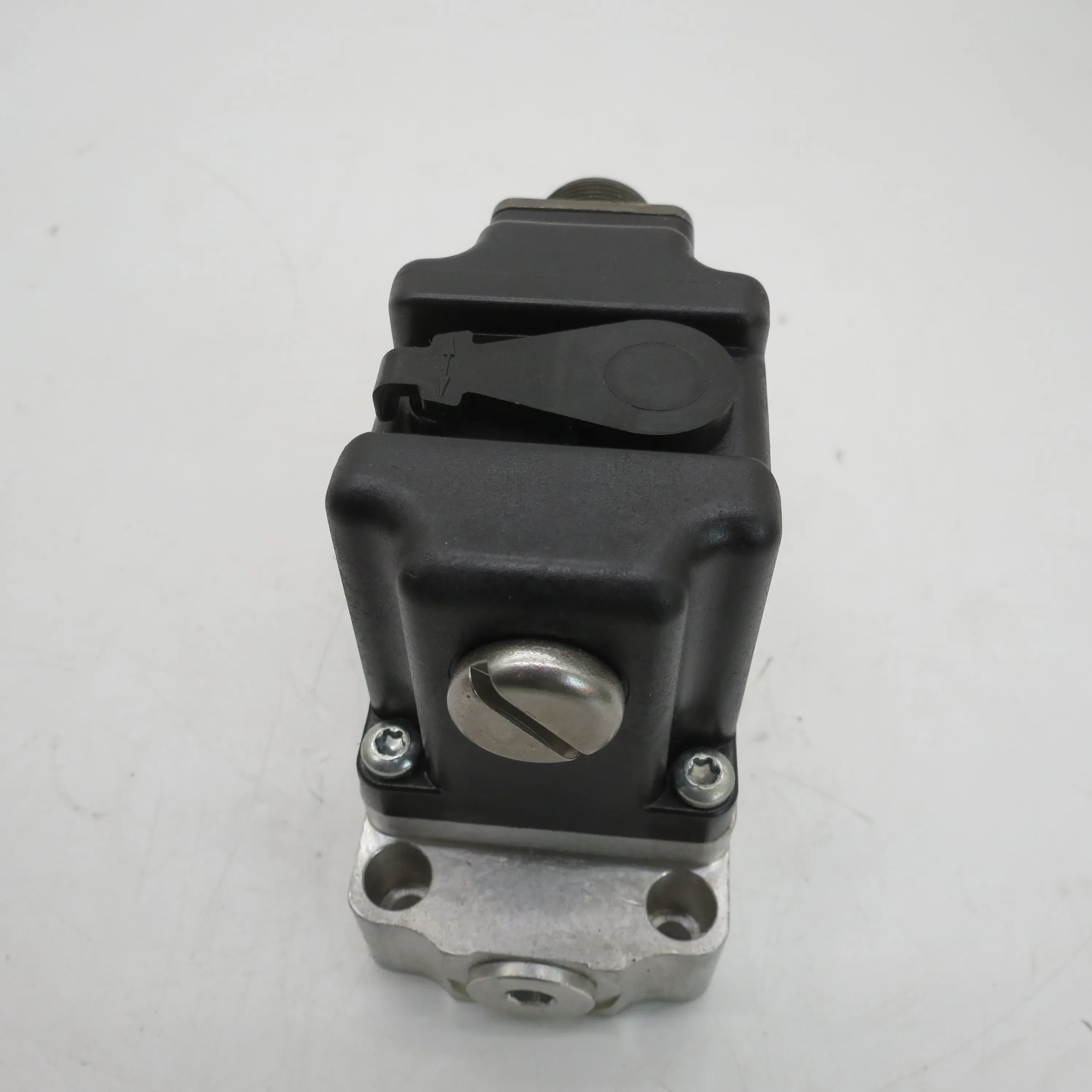 Top Quality truck spare parts Engine Hydraulic Control Valve MCV116A3201 Solenoid valve MCV116A3201