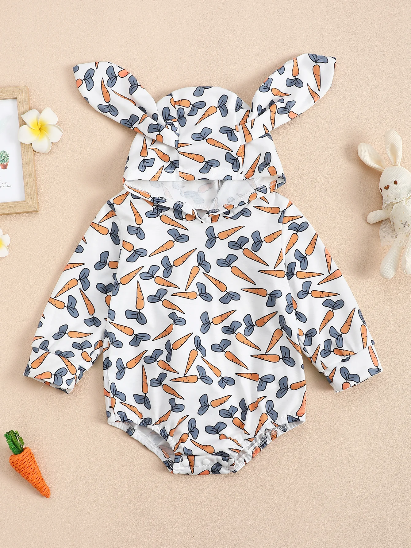 

Пасхальный тематический комбинезон для маленьких девочек со шляпой, длинными рукавами и морковным узором, треугольный дизайн, одежда для младенцев, дизайн с полным принтом