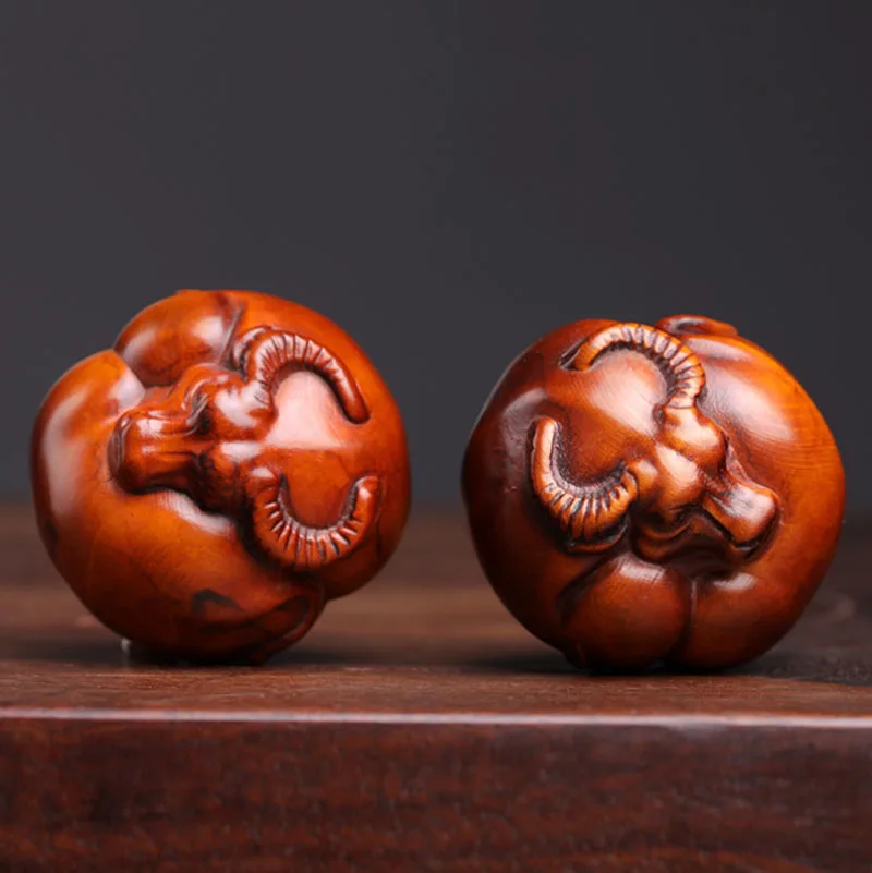 XS749- 5 CM Tall Zodiac Buffalo OX Ball Boxwood Sculpture Health Care Ball Wood Carving Statue Collection Ornaments