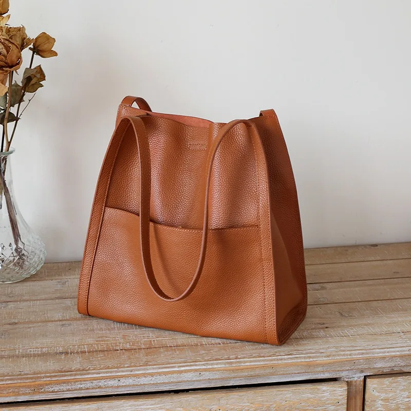 

High-quality Large-capacity Commuter Tote Bag, First-layer Cowhide Shoulder Handbag, Casual and Versatile