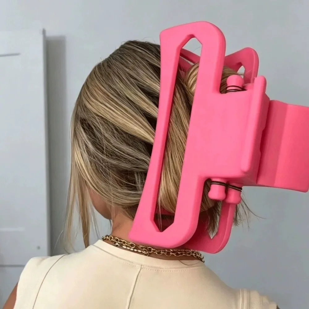

Trendy Pink Color Extra Large Claw Clip Fashion Eye-catching Shark Clip Unique Plastic Anti Drop Hairpin Music Festival