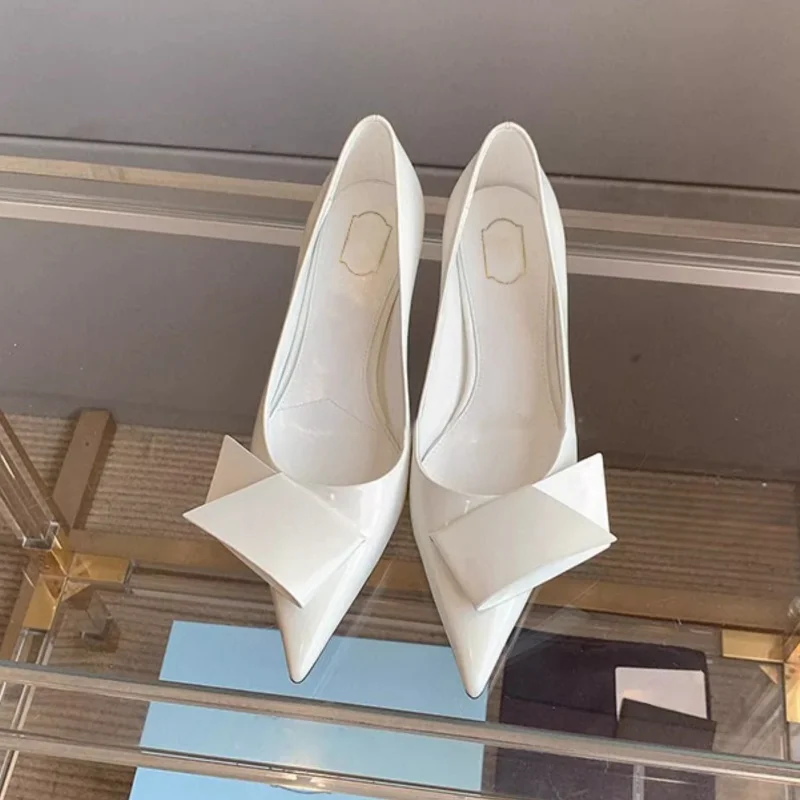 Фото Новые модные дизайнерские женские сандалии, однотонные уличные туфли без шнуровки, женские туфли-лодочки, женская обувь, удобные вечерние туфли на высоком каблуке