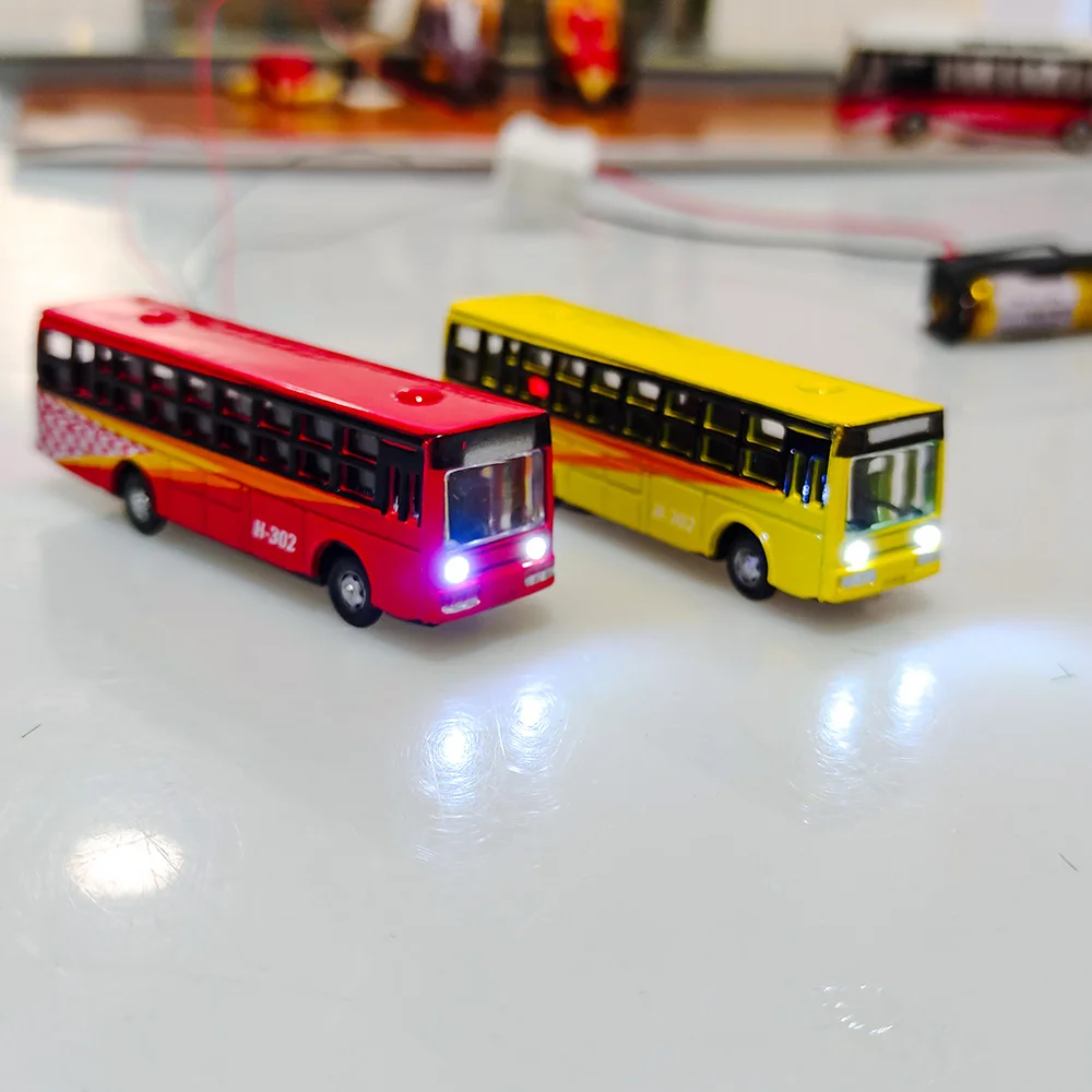 Metal Modelo Miniatura Bus com Luz LED, Luminescente Carro para Construção, Mesa de Areia, Layout de Cena, Kit Diorama, 1PC, Escala N, 12V, 1:150