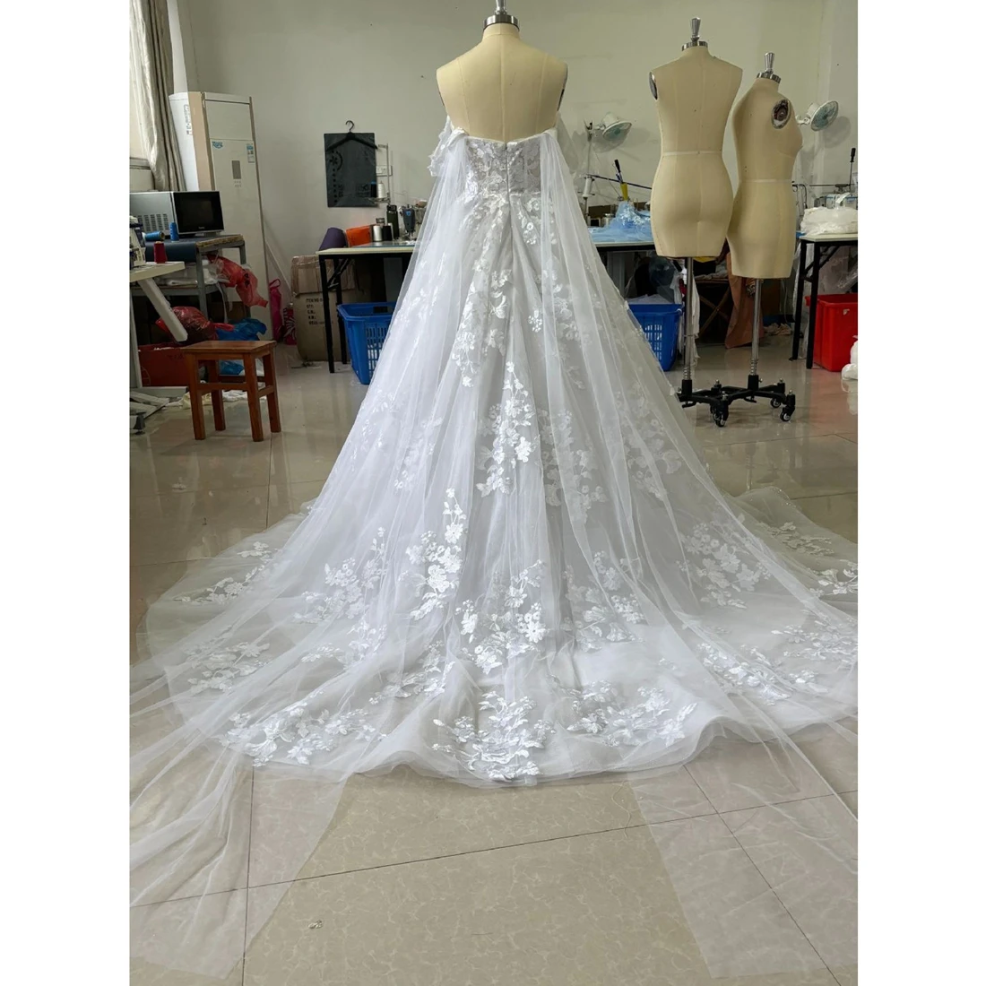 Vestido de noiva vintage com cauda de corte de renda, linha A, vestido de noiva com apliques personalizados