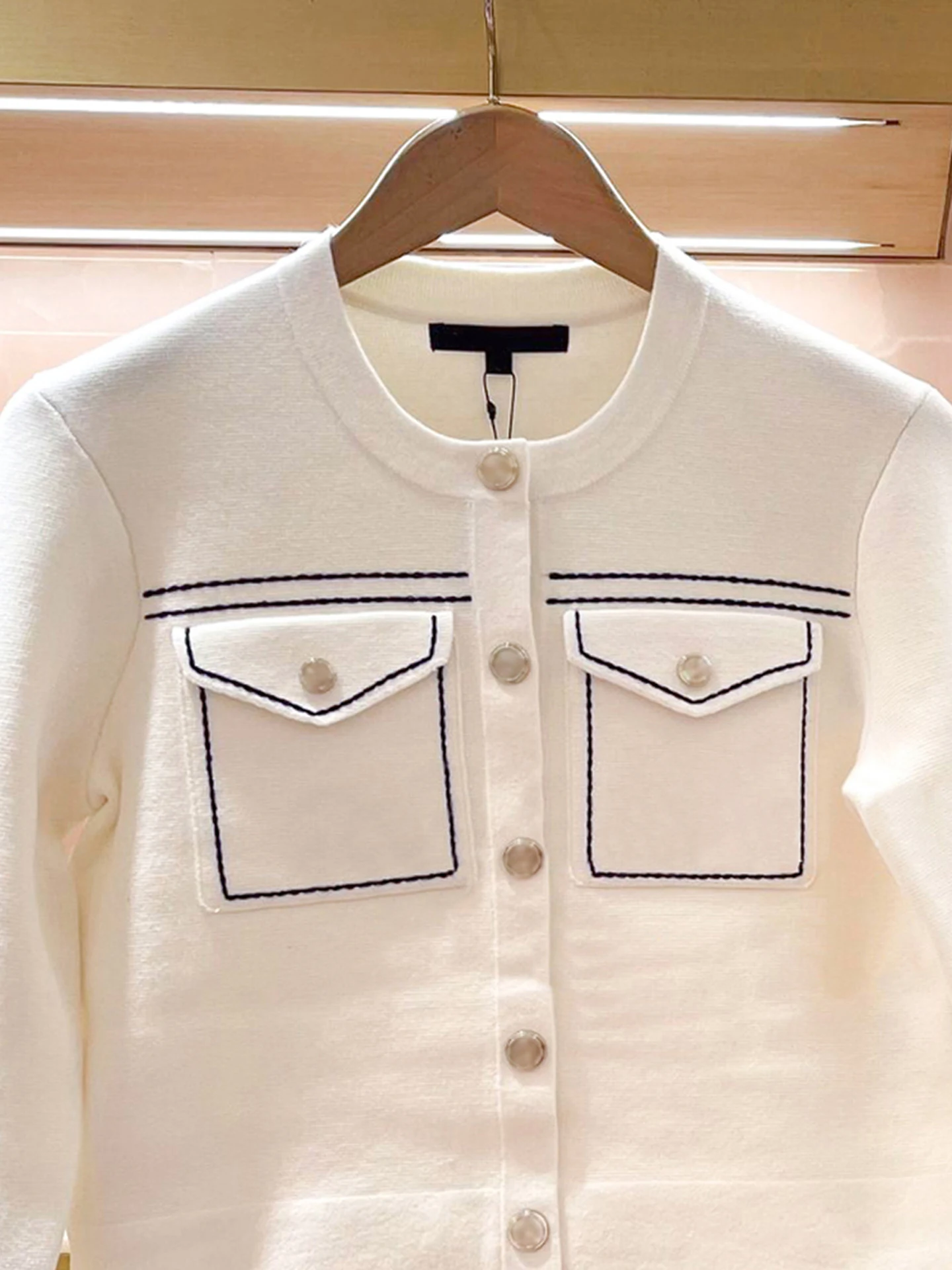 

M Home Nan You Высококачественный женский летний кардиган 2024, новый белый вязаный топ, маленький ароматный топ для поездок на работу, простой стандартный крой