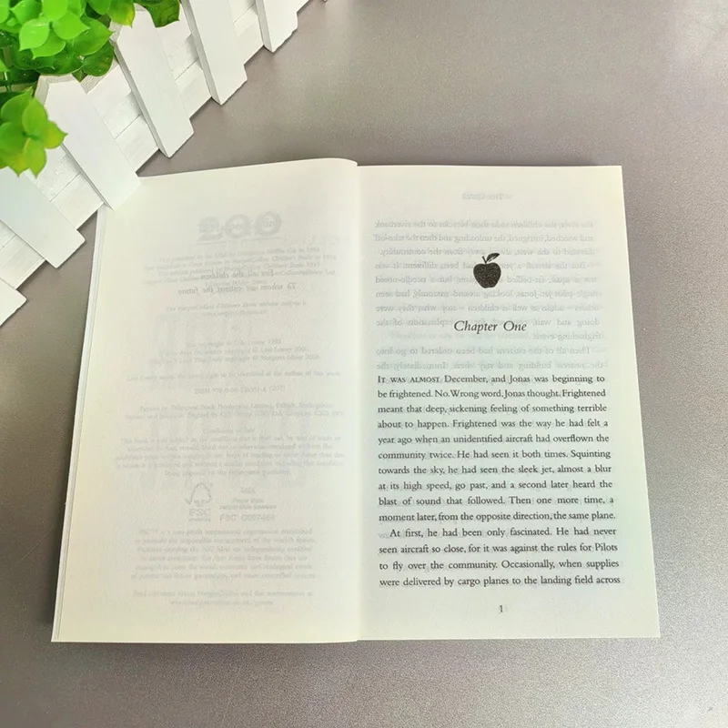 جائزة The Giver Lois Lowry Newbery للخيال العلمي النسخة الإنجليزية رواية القصة كتاب الحكاية النسخة الإنجليزية