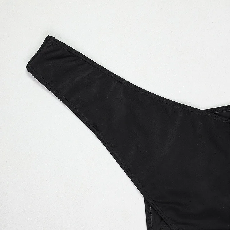 ملابس سباحة أوروبية وأمريكية جديدة لعام 2025 برقبة دائرية مجوفة من قطعة واحدة ملابس سباحة مثلثة للنساء بلون شاطئ البحر