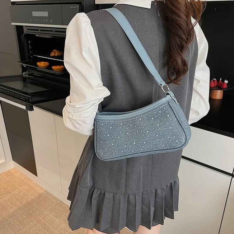 

Fashionable Ladies Crossbody-Bag Made Of Sturdy Leather Featuring Famous Designer Inspired Long-Lasting Vintage Style ​