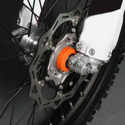 Imagen 2 del producto NICECNC para KTM EXC 300 EXC-F 350 SX 125 SX-F 450 XC-W XC XCF 2016-2023 Husqvarna GasGas tapa de protección de cojinete de rueda delantera trasera