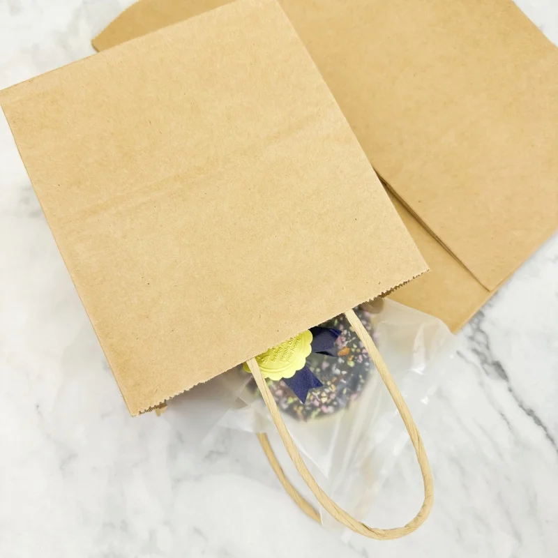 أكياس هدايا من ورق الكرافت البني أكياس تسوق بقالة قابلة لإعادة الاستخدام لتغليف الحلوى وحفلات الزفاف وأكياس صغيرة للبيع بالتجزئة للحفلات