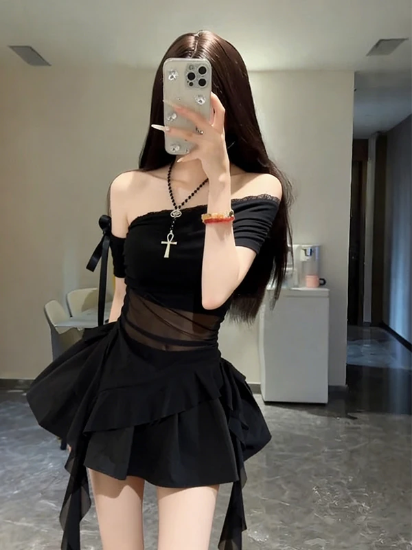 Conjunto de Top com Manga Assimétrica em Tule Preto e Saia de Cintura Alta com Efeito Emagrecedor e Saia Rodada para o Verão ...