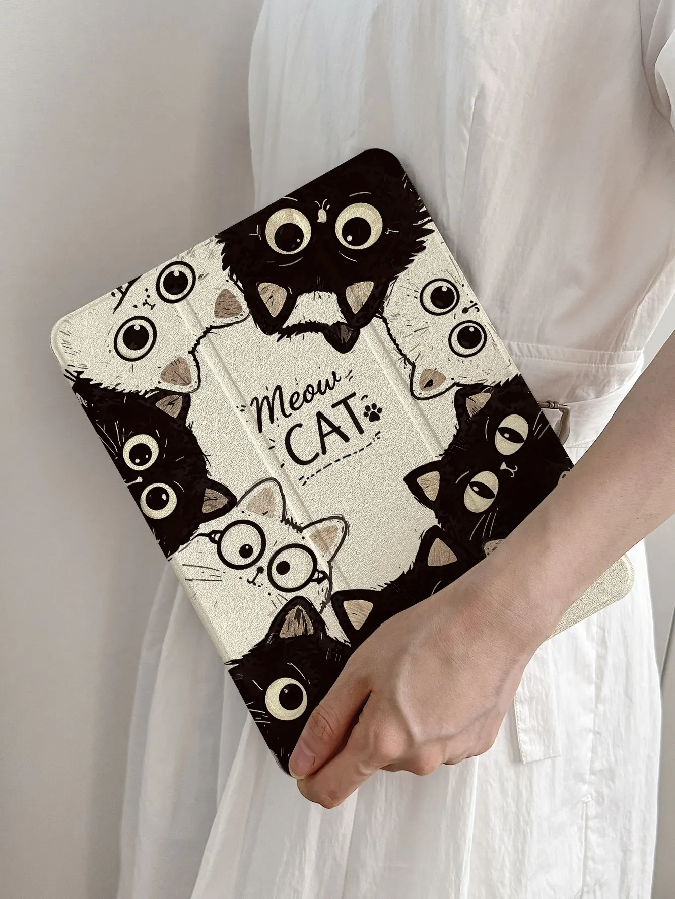 This Cute Cartoon Cat Painted Transparent Back Case Is Suitable for iPad Air 5Th Generation, iPad 7Th, 8Th, and 9Th Generations, iPad Mini 6Th Generation, 2021 Pro, and 10Th Generation Models. It Has a Built-In Pen Slo