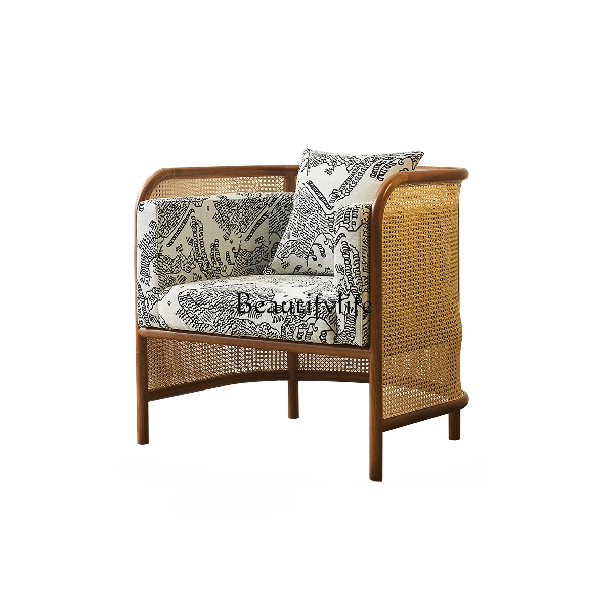 

Подлокотник из ротанга в скандинавском стиле