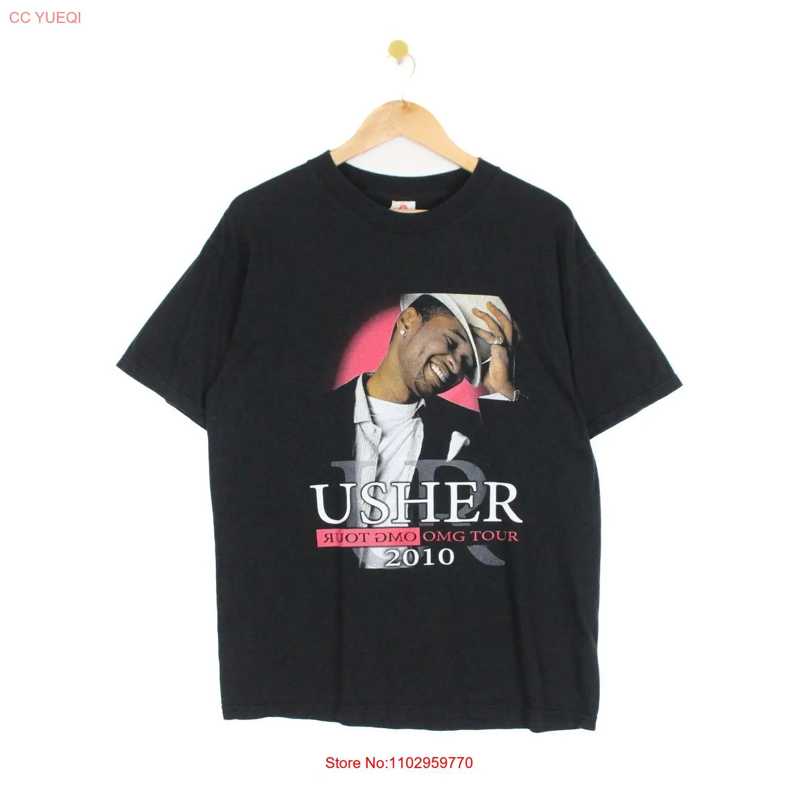 ΠΡΠΆΡΠΊΠ°Ρ ΡΡΡΠ±ΠΎΠ»ΠΊΠ° Usher OMG Tour, Π²ΠΈΠ½ΡΠ°ΠΆΠ½Π°Ρ Π³ΡΠ°ΡΠΈΡΠ΅ΡΠΊΠ°Ρ ΡΡΡΠ±ΠΎΠ»ΠΊΠ° Ρ ΠΊΡΡΠ³Π»ΡΠΌ Π²ΡΡΠ΅Π·ΠΎΠΌ, ΡΠ°Π·ΠΌΠ΅Ρ L, 2010 ΠΡΠΆΡΠΊΠ°Ρ ΡΡΡΠ±ΠΎΠ»ΠΊΠ° Usher OMG Tour, Π²ΠΈΠ½ΡΠ°ΠΆΠ½Π°Ρ Π³ΡΠ°ΡΠΈΡΠ΅ΡΠΊΠ°Ρ ΡΡΡΠ±ΠΎΠ»ΠΊΠ° Ρ ΠΊΡΡΠ³Π»ΡΠΌ Π²ΡΡΠ΅Π·ΠΎΠΌ, ΡΠ°Π·ΠΌΠ΅Ρ L, 2010