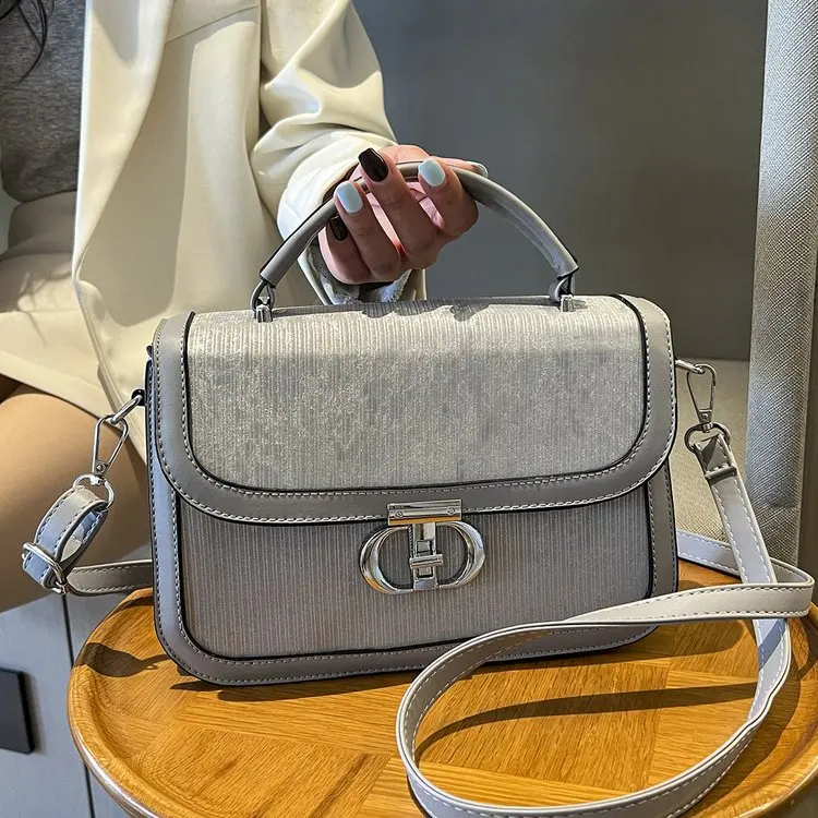 

2026 High-end Contrast Color Shoulder Bag for Women, Korean Casual Texture, Fashion Versatile Small Square Crossbody Bag