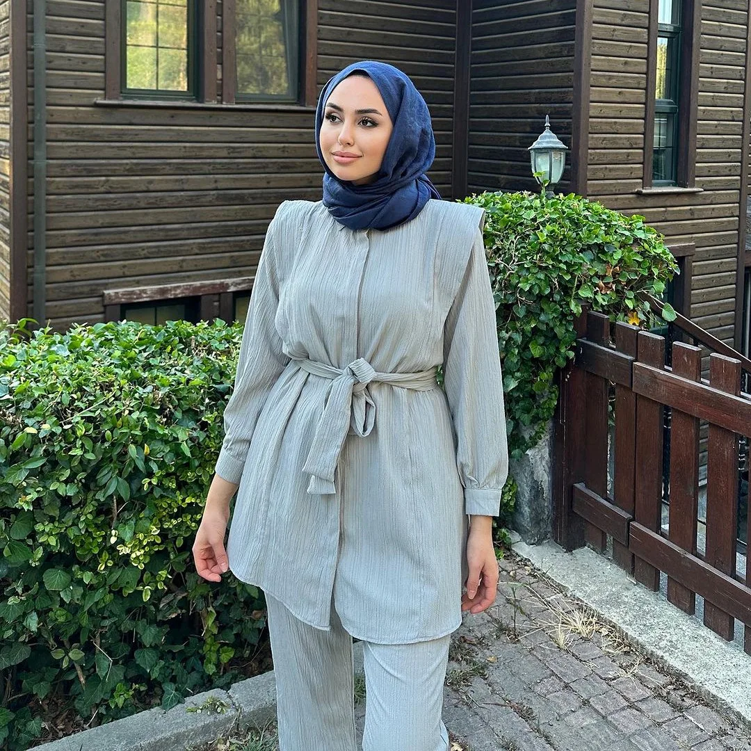

Женские мусульманские комплекты Eid, комплект из двух предметов, кафтан, ислам, однобортная блузка на пуговицах, однотонный ремень, арабские плиссированные широкие брюки
