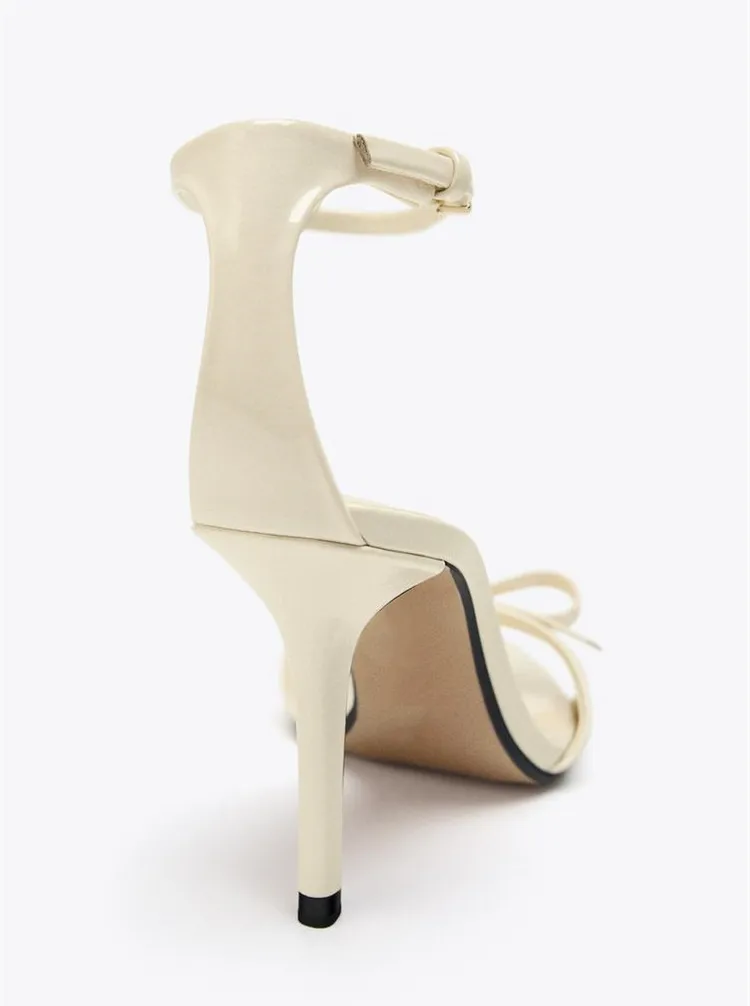 البيج القوس أحذية مصممين الكاحل حزام الكعب الصنادل النساء أنيقة براءات الاختراع والجلود رقيقة عالية الكعب أحذية الحفلات Sandalias De Mujer