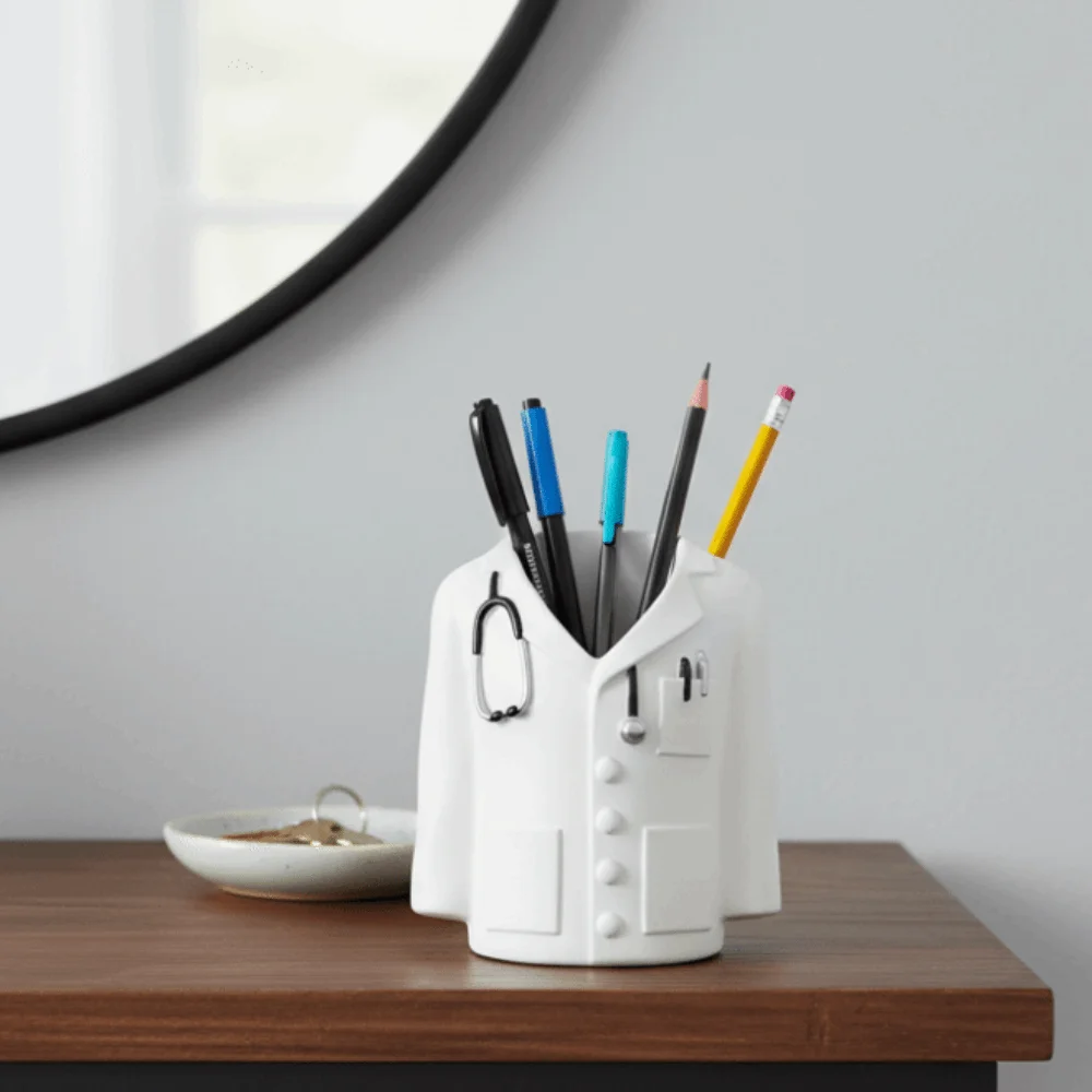 

Creative Resin White Coat Pen Holder Unique Novelty Dried Flower Vase Decoration White Cylinder Art Themed Storage Crafts Office