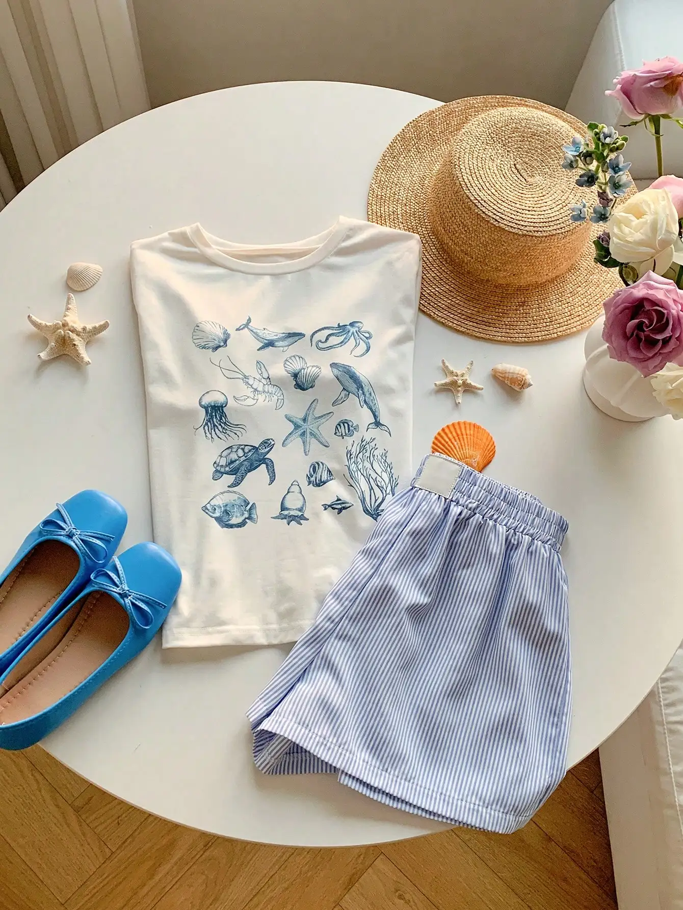

Women Ocean Print Round Neck Short Sleeve T-Shirt And Striped Shorts Casual Summer Set