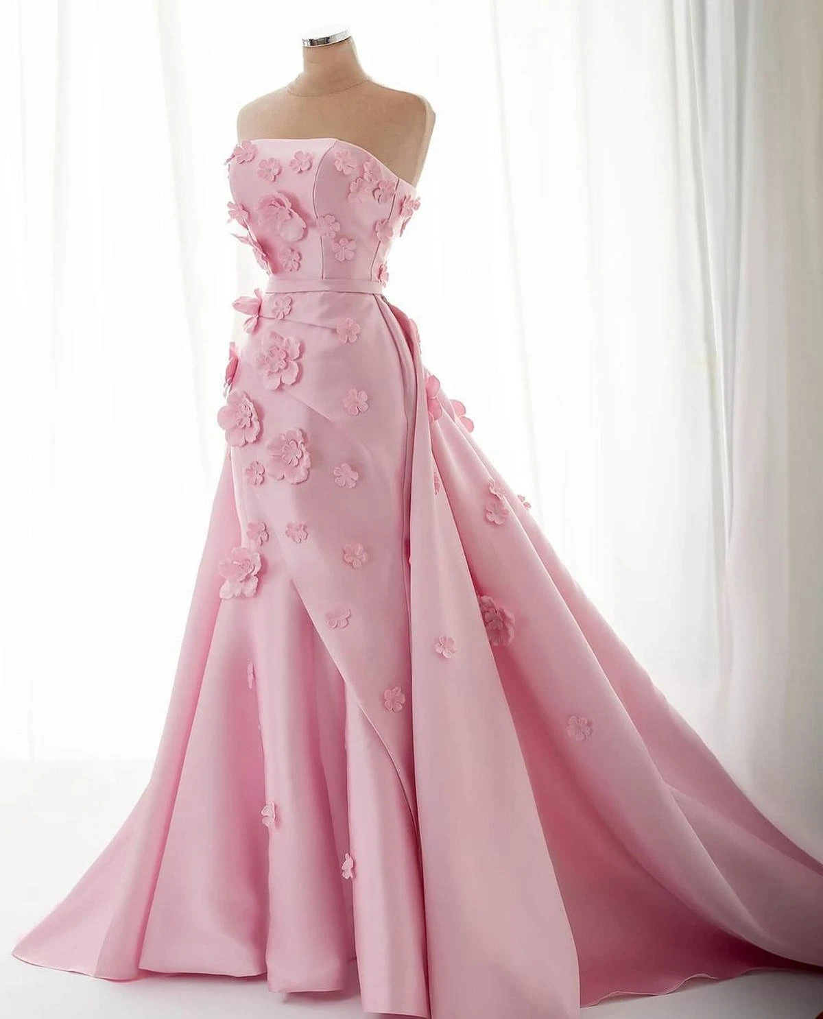 Robe de mariée sirène sans bretelles, belle robe, appliques de fleurs, couleur de taille personnalisée, patients en satin, quelle que soit la grande taille