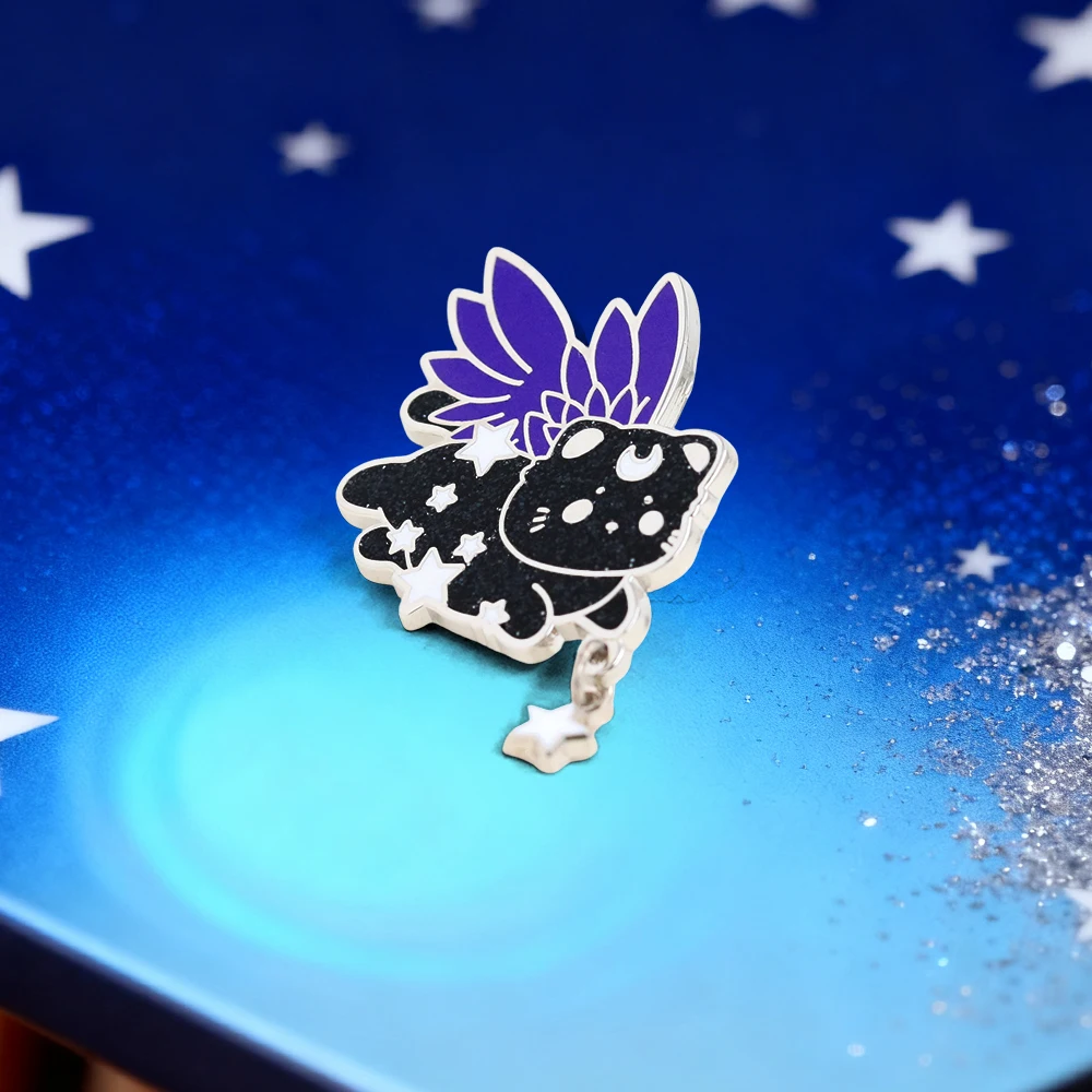 Niedliche Brosche mit geflügeltem Katzenmotiv, Stern-Mond-Cartoon-Tier-Abzeichen, Stern-Anhänger, kreative Emaille-Pin, modisches Kragen-Schmuck-Accessoire, Geschenk – Detail 4