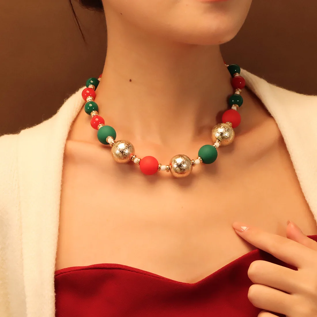 Europe and the United States hot-selling Christmas necklace fashion simple collarbone chain red green and white beaded holiday n