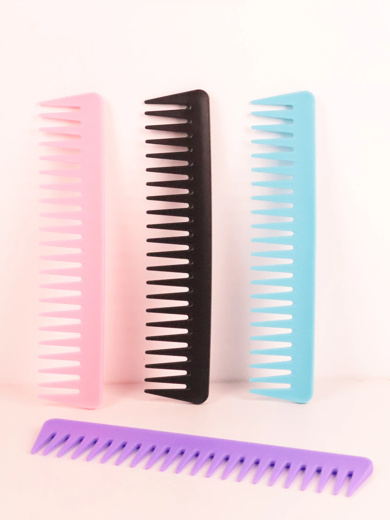 

Multi-color plastic wide tooth comb, suitable for various types of wet or dry hair Special for real hair wigs