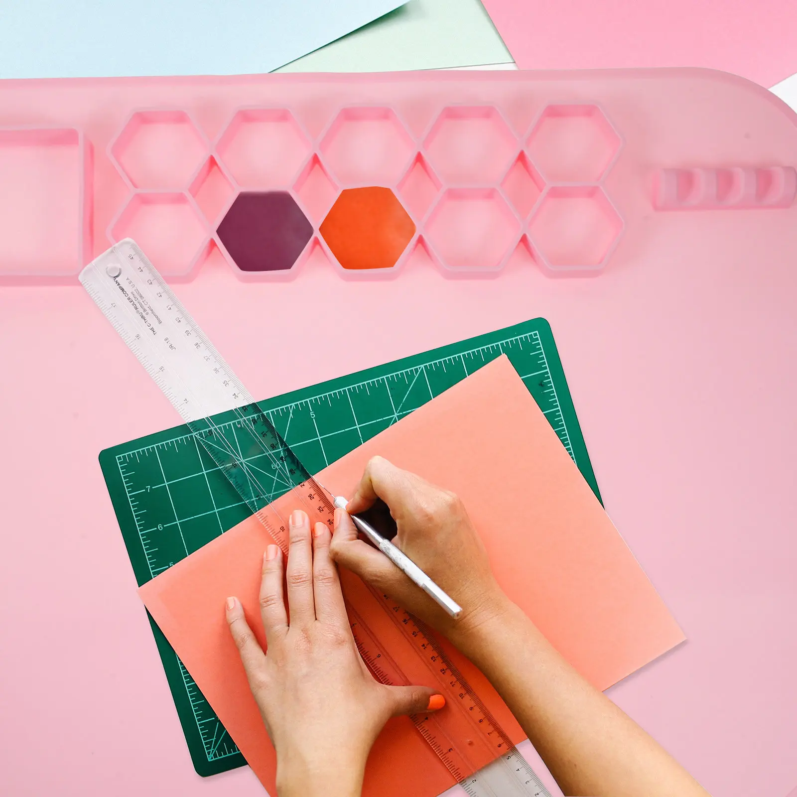 

Силиконовый коврик для рисования и творчества, антипригарный, складной, для литья смолы и эпоксидной смолы, с встроенными емкостями для пигментов, держателем для ручек и присоской