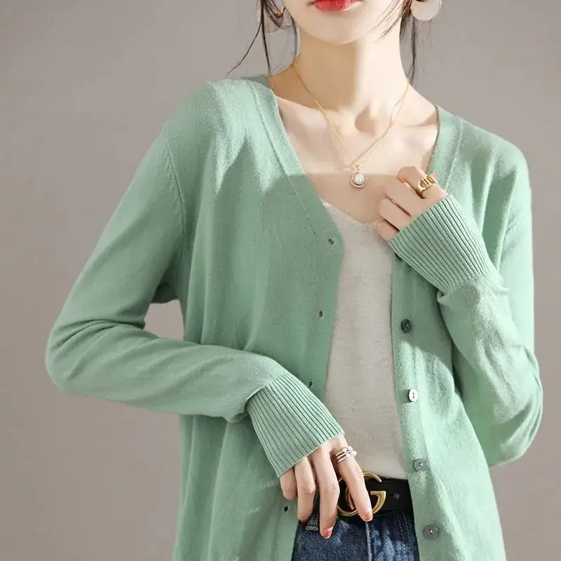 2023 New Autumn and Winter Simple and Comfortable Lazy V-neck Solid Color Relaxed Long Sleeve Underlay Knitted Sweater Cardigan