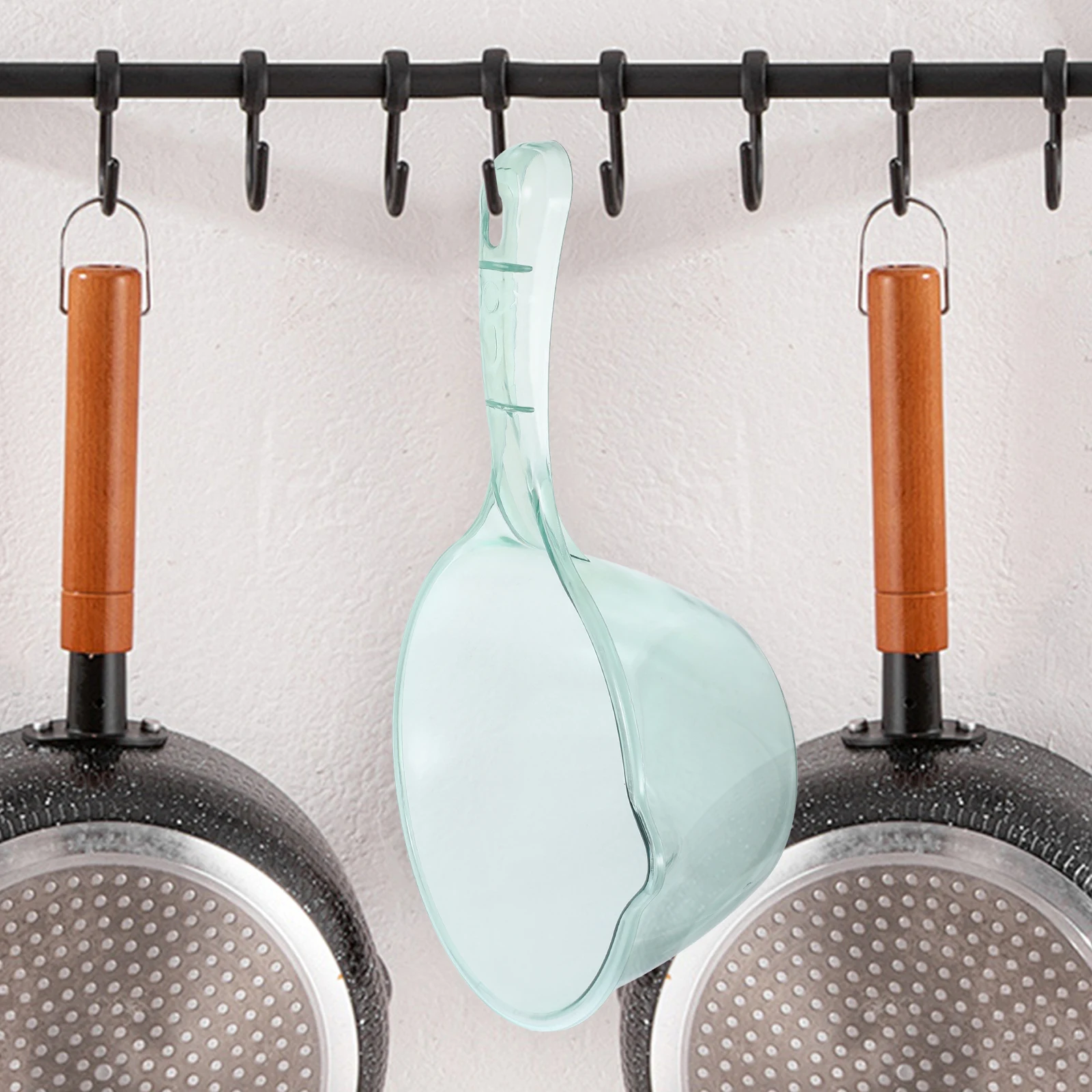 

3pcs Kitchen Water Ladles Long Handle Portable Plastic Bath Ladle Household Garden Watering Shower Scoop Pcdg Material