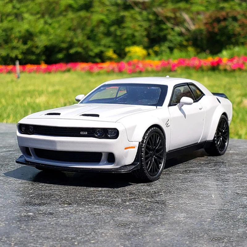 1:32 Alloy Dodge Challenger SRT Musle Car Model Diecast Metal Sports Car Model Simulação Som Luz Crianças Brinquedos Presente Coleção