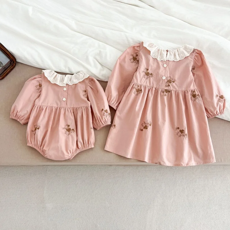 2025 Nuovo vestito da festa per ragazza primaverile Pagliaccetto per bambina a maniche lunghe in cotone con ricamo floreale Abiti da principessa per bambini Abiti da sorella