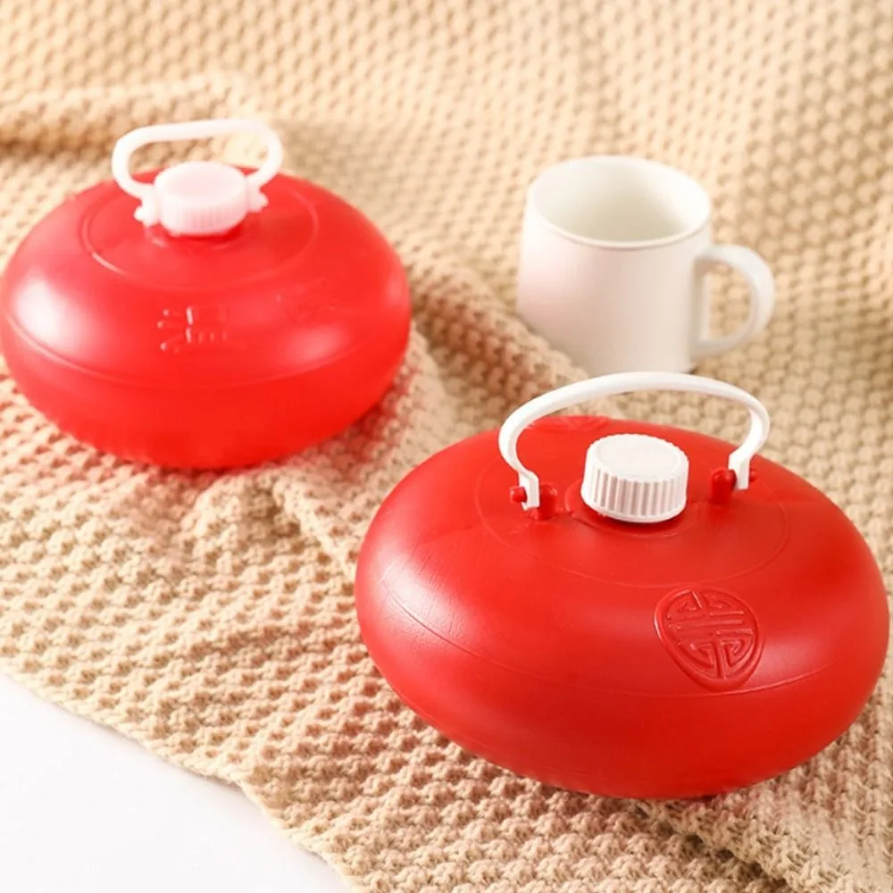 

Portable 1.6L Hot Water Bag Water-filling Anti-scalding Warm Water Pot Leak-proof with Plush Cover Water-filling Bottle Female