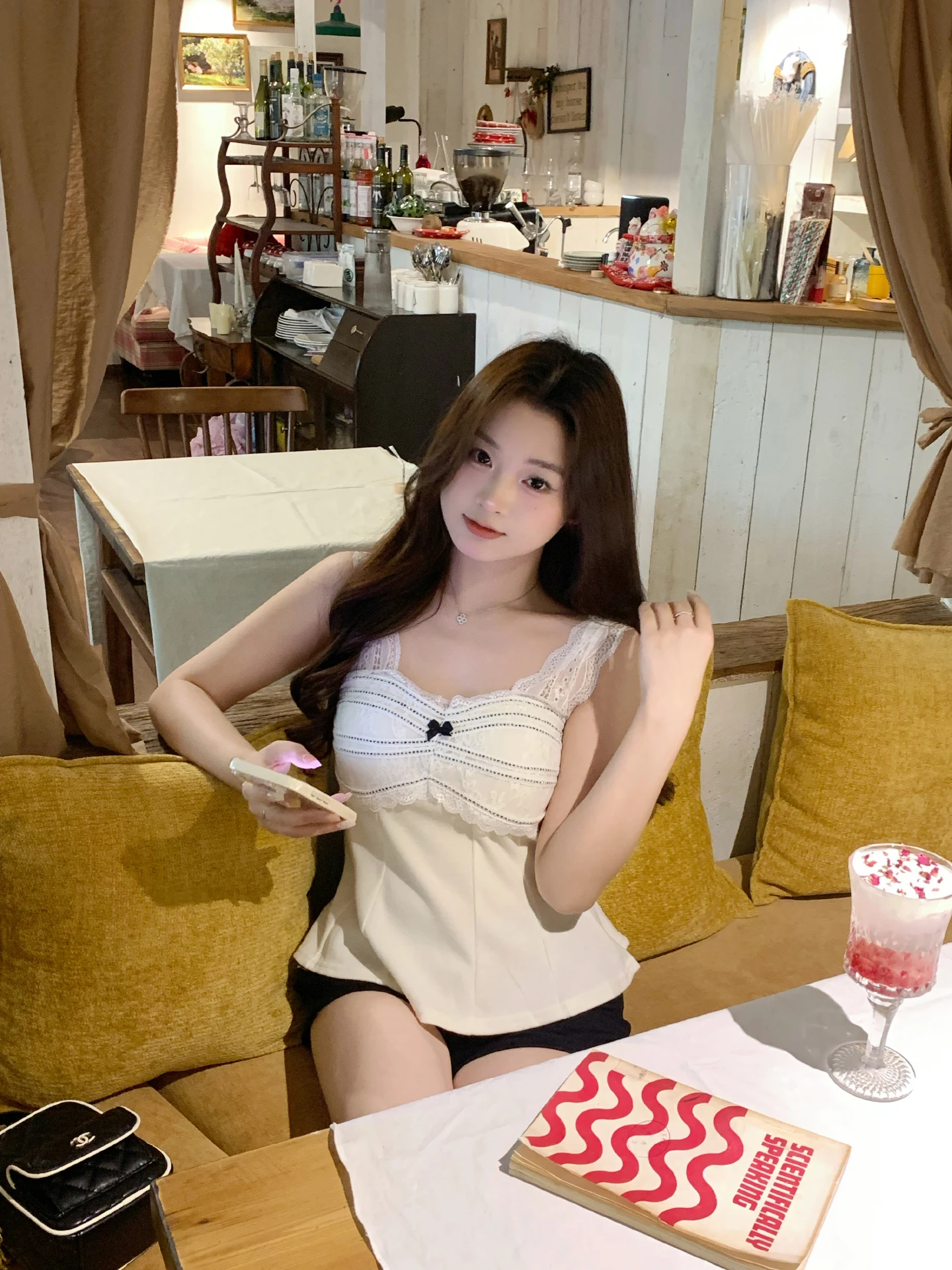 

Женский топ-майка Banana Pure Desire с кружевными вставками и бретельками, ранневесенний, приталенный, красивый, милый, стандартной длины, цельный.