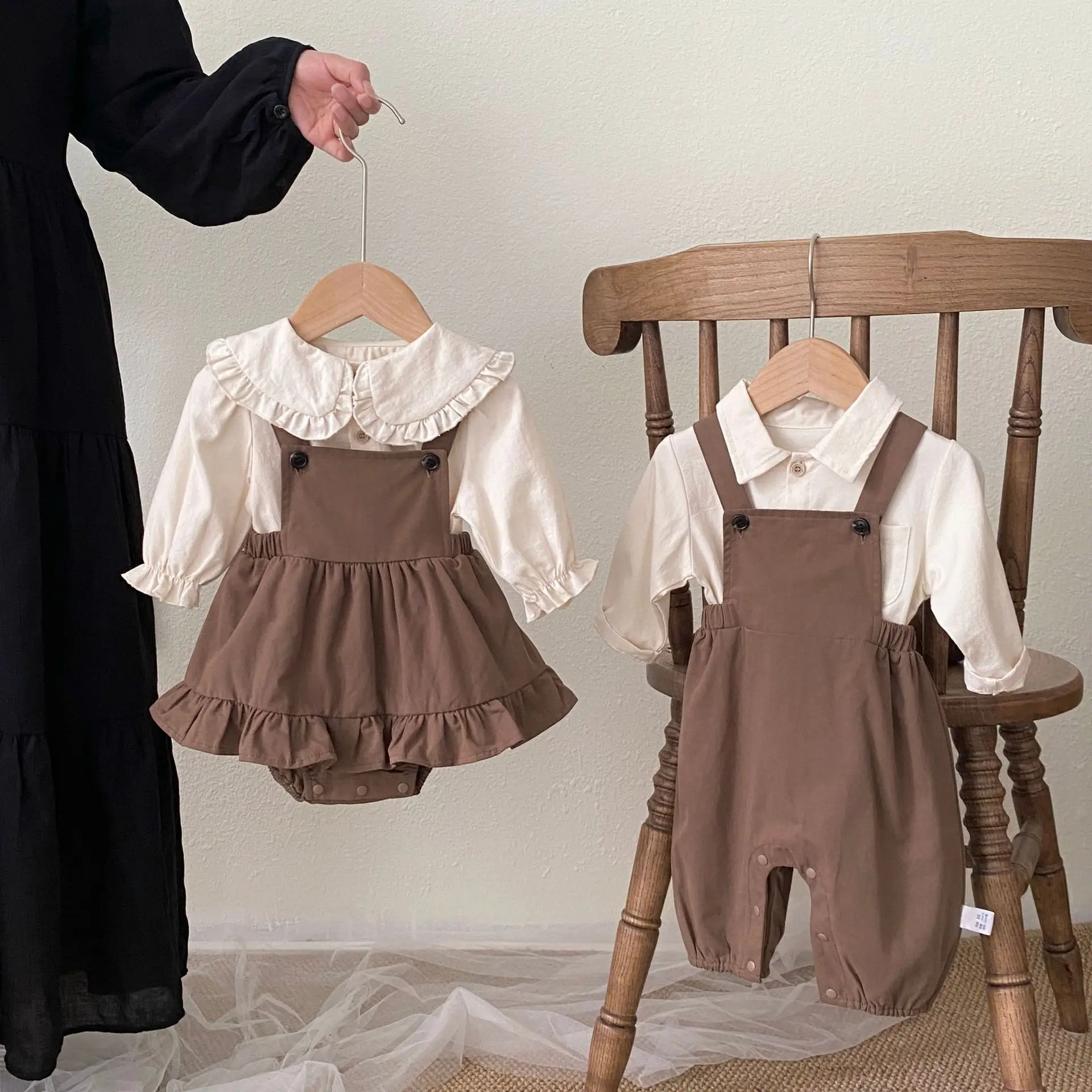 

2025 Autumn New Baby Girl Long Sleeve Peter Pan Collar Shirts + Strap Bodysuit 2pcs Suit Cotton Infant Boys Cute Romper Set