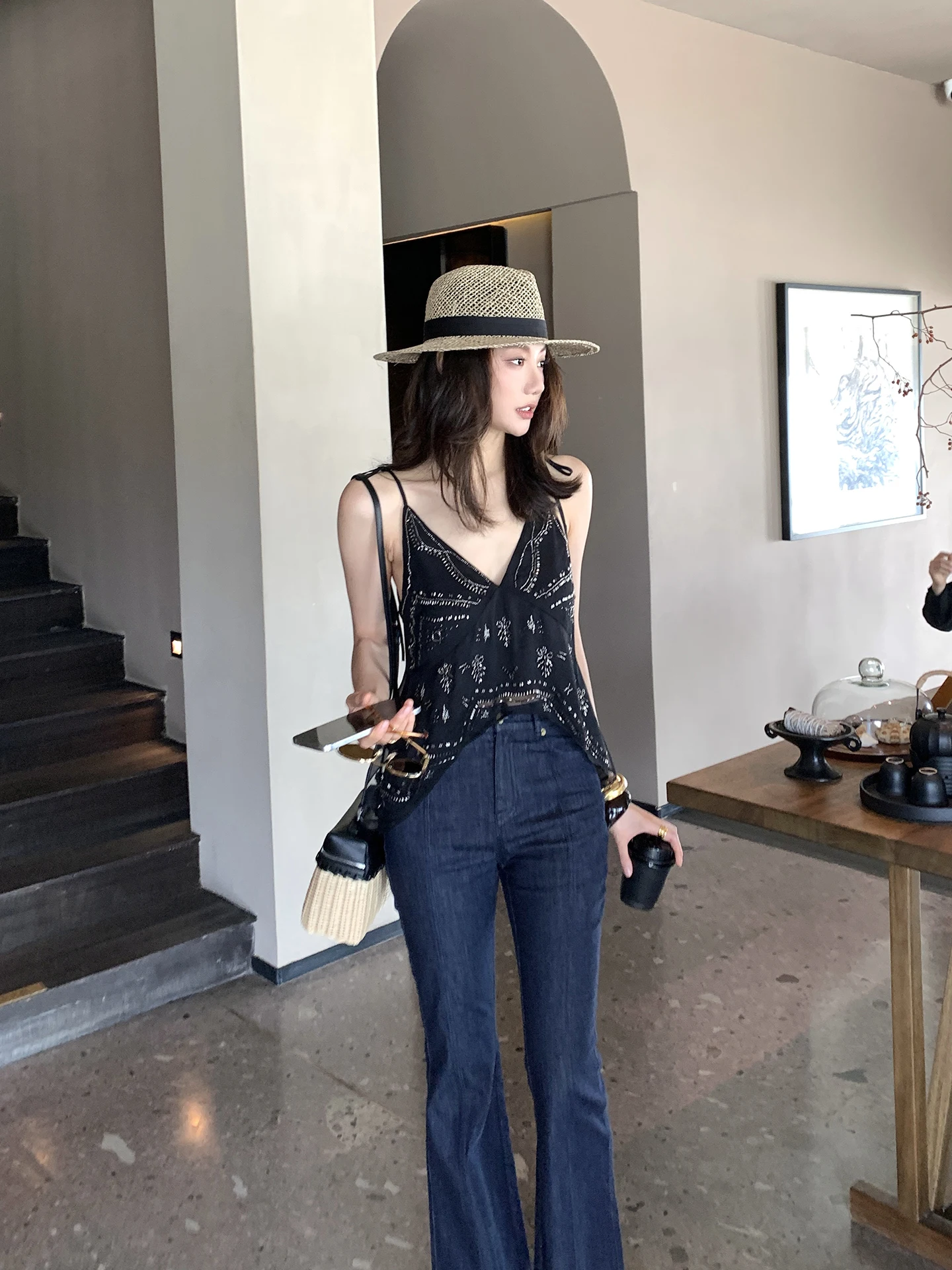 

Dragon Xi Er Casual Vaion Sle Faionable Bla Floral Print Slimming V-Ne Strap Top Women's Summer Outerwear Z386