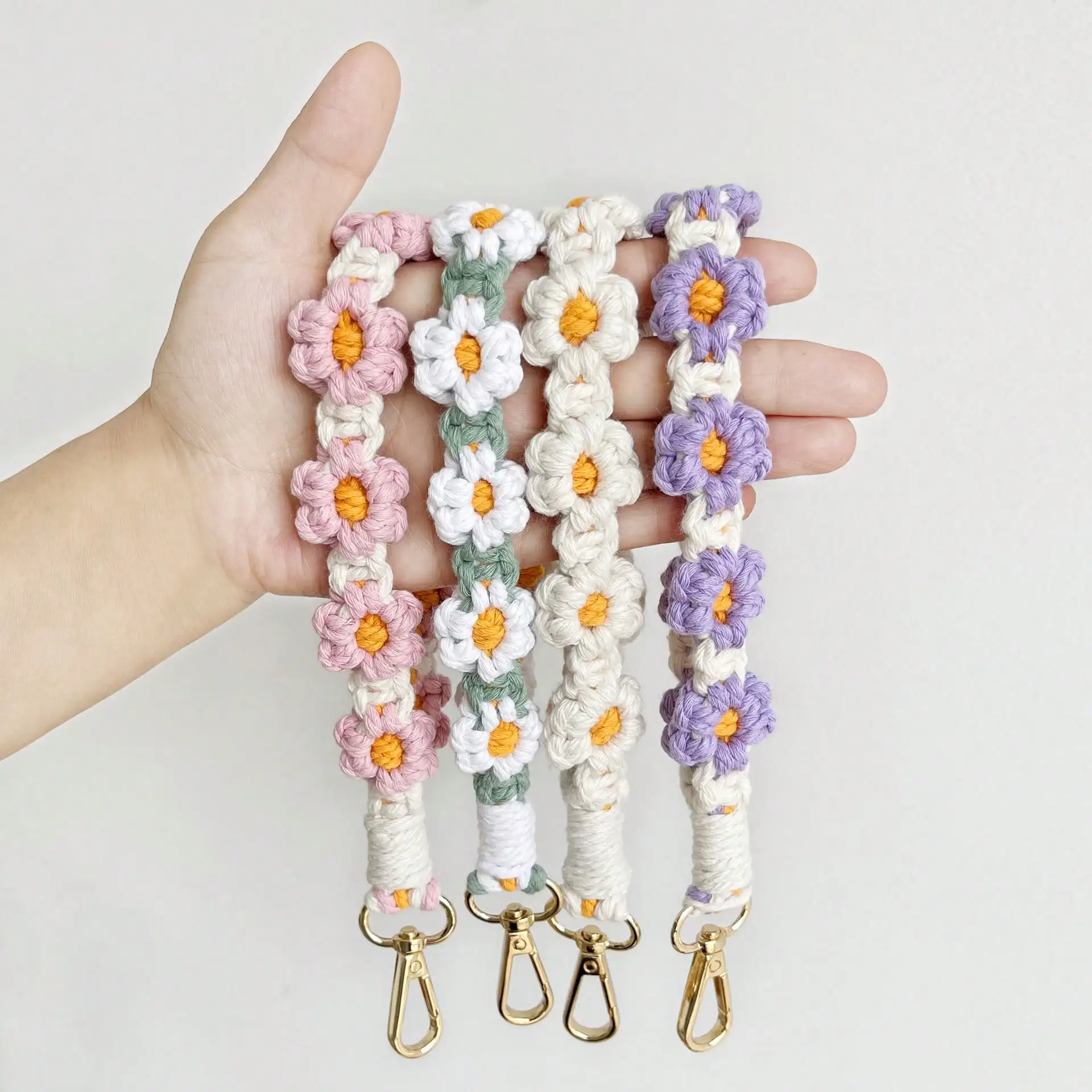 1pc Handmade Crochet Bohemian Style Daisy Wristband, Key Chain Strap, Water Bottle Handle Rope, Ideal Gift For Friends And Lovers School Car Accessories Cute Goth Y2k