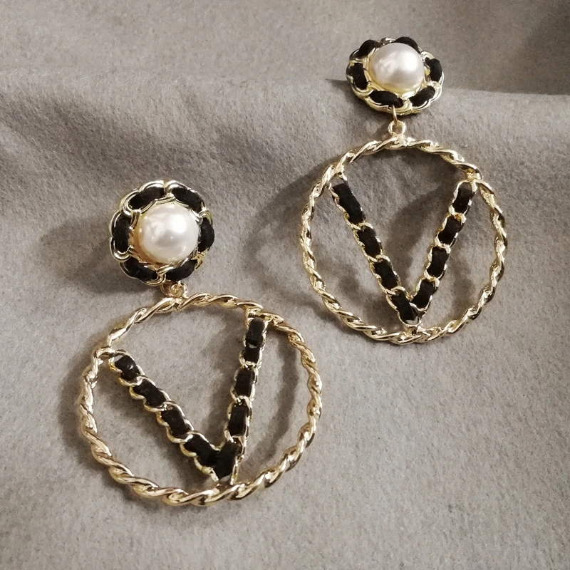 Korean  Luxury Jewelry Big Letter Five V Shape Circle Pearl Earrings For Women  Wholesale