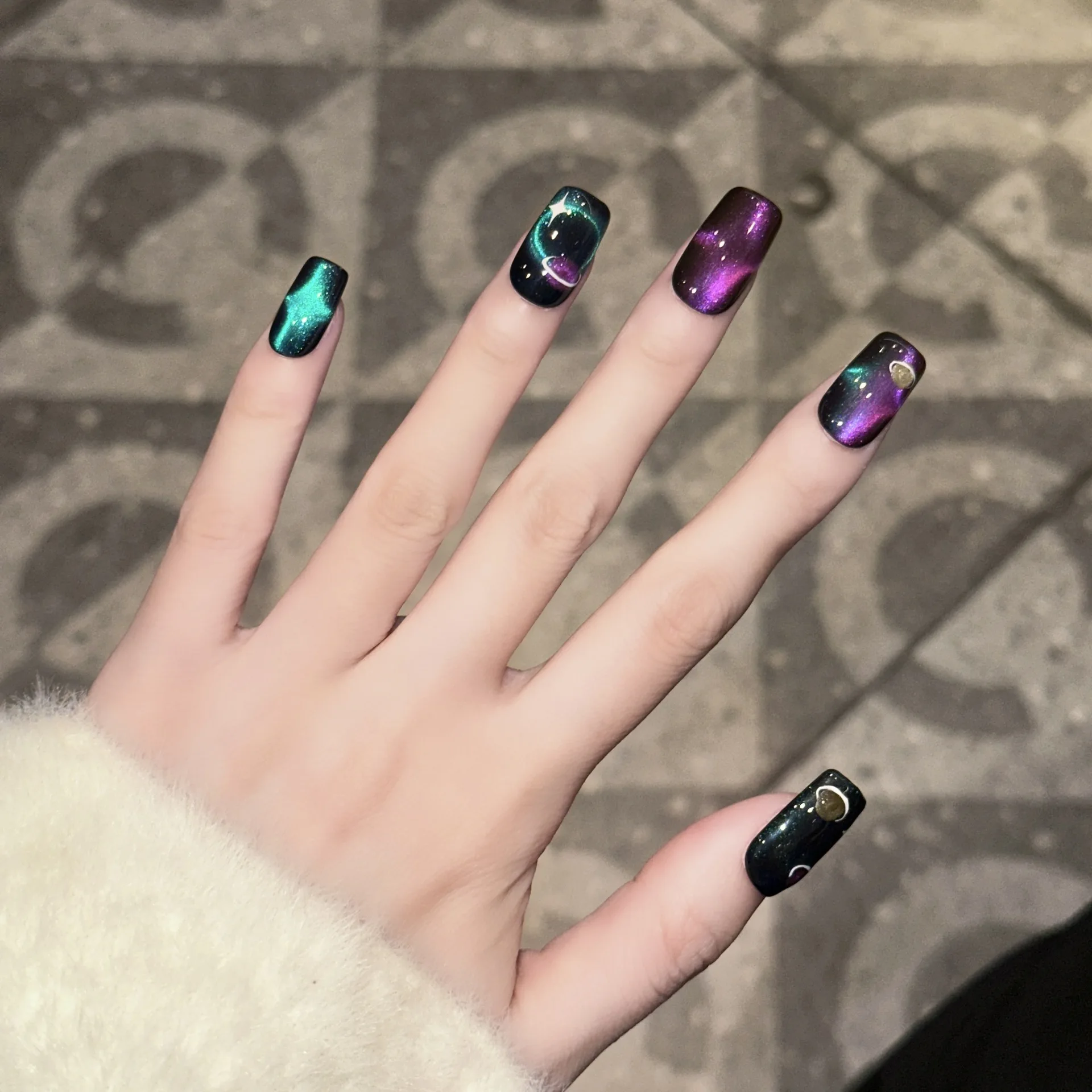 10 pçs imprensa artesanal em unhas aurora céu estrelado manchado piscando olho de gato cobertura completa ponta do prego para mulher & menina prego removível