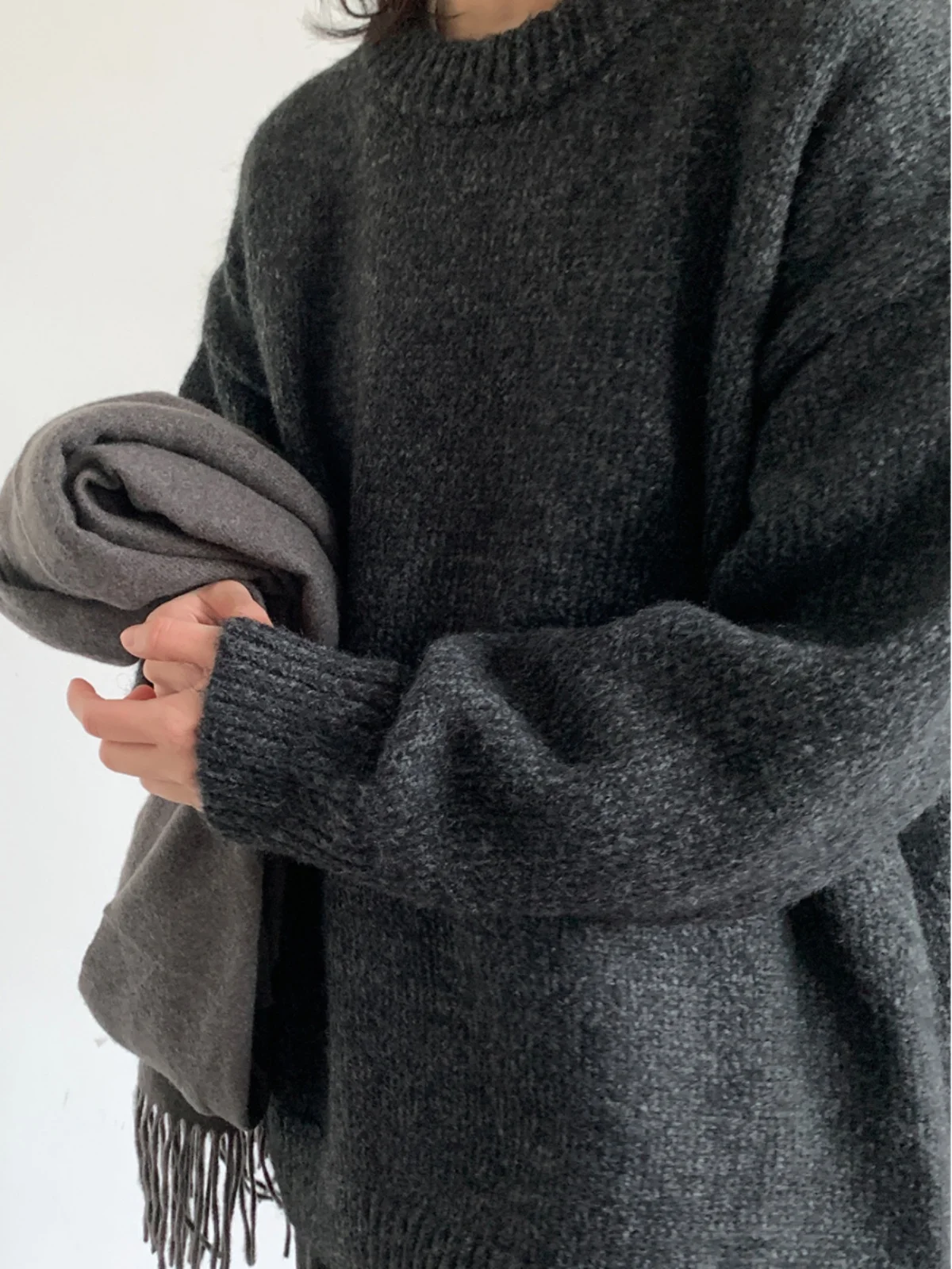 Black Knitted Wool Sweater Loose Basic Style for Men And Women Street College Style Winter Fashion Casual round Neck Long Sleeve