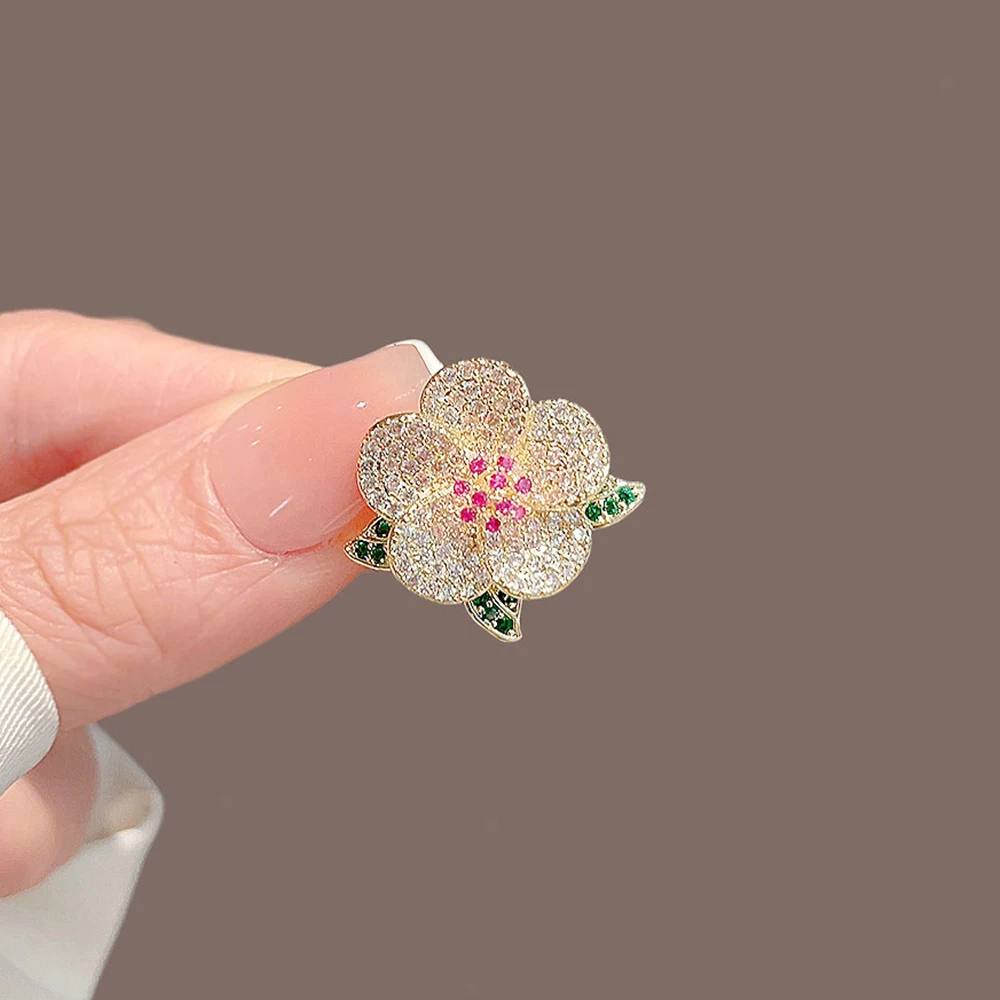 Small Camellia Rose Brooches for Women Elegant Zircon Rhinestone Pines Corsage Temperament Coat Female Accessories Pins