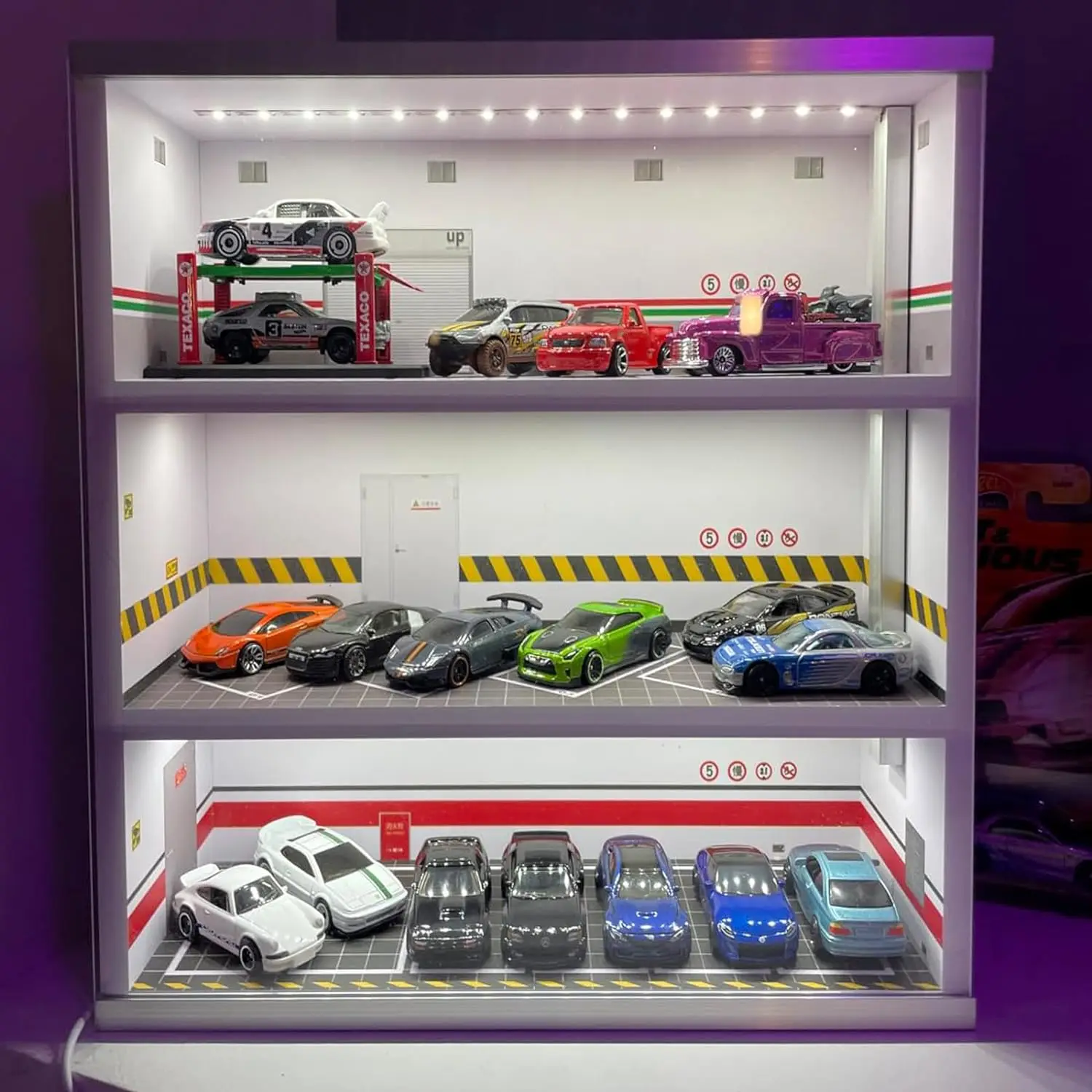 LOYALHEARTDY Garage Display Case with LED Lights Model Car Display Show Case 1:64 Scale Mini Car Parking Space Scene Collectible