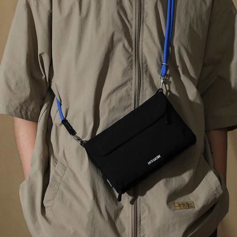 

Lightweight Outdoor Crossbody Bag for Documents And Mobile Phones Anti-Theft Travel Bag Nylon Material Zipper Closure