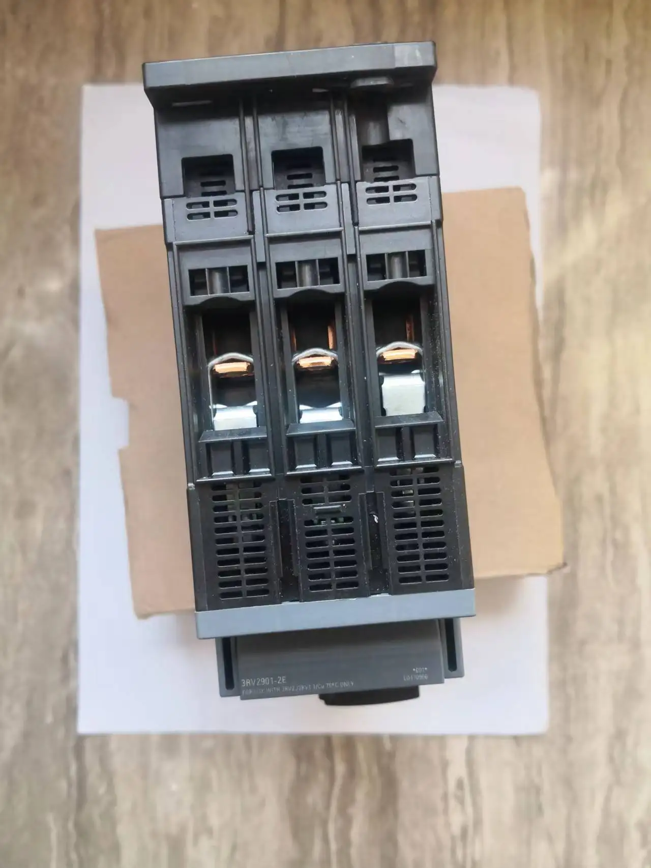 Circuit breaker 3RV2031-4XA10 new and original shipping in same day