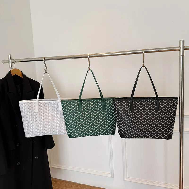 

Gallery Opening Night Box Clutch Women Premium Structured Purse Caviar Grain Texture Luxury Statement Piece Designer Edition​