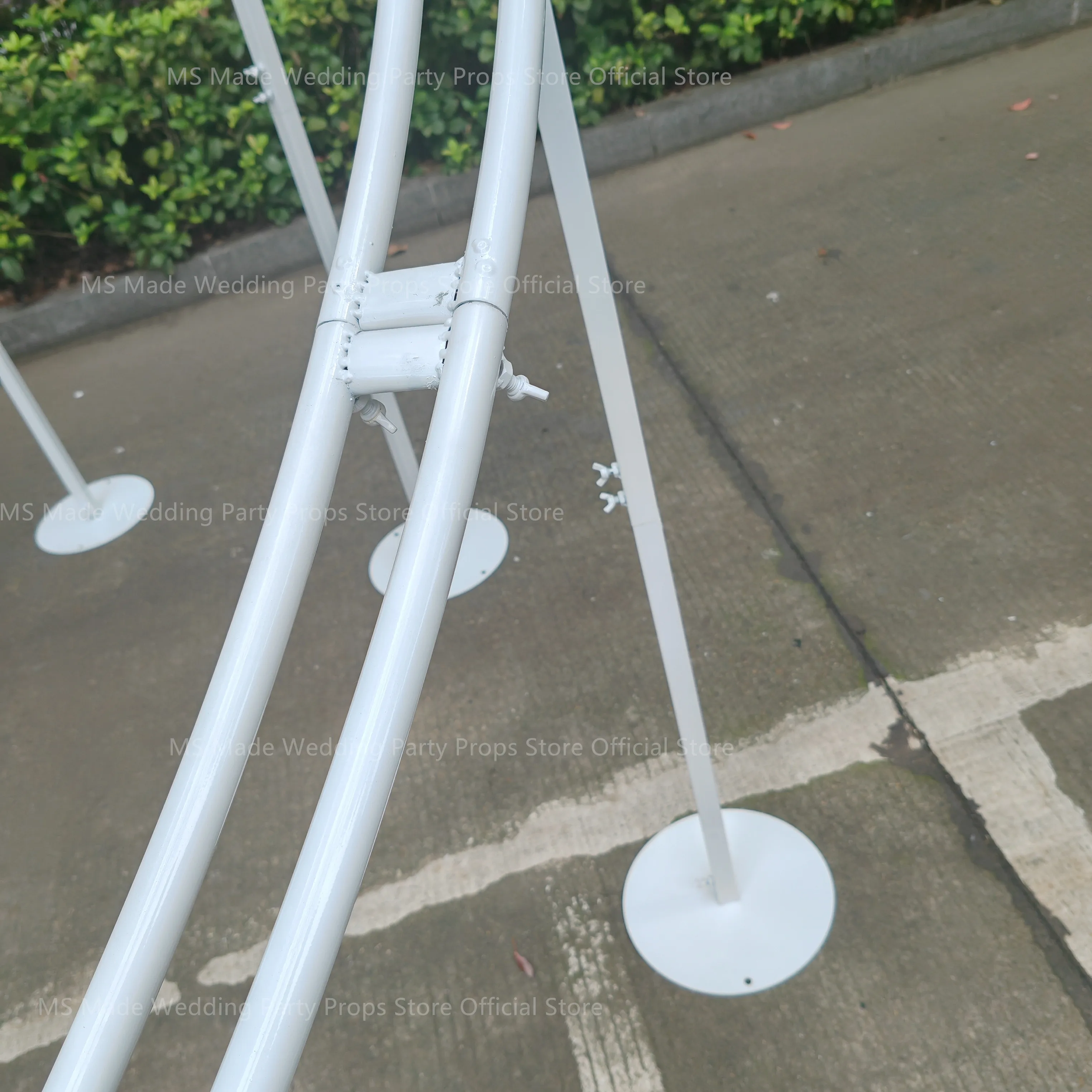 2,5 m x 3 m großer weißer Eisen-Spiral-Hochzeitsbogen-Hintergrundständer – geeignet für rustikale, natürliche und böhmische Hochzeiten. – Detail 4