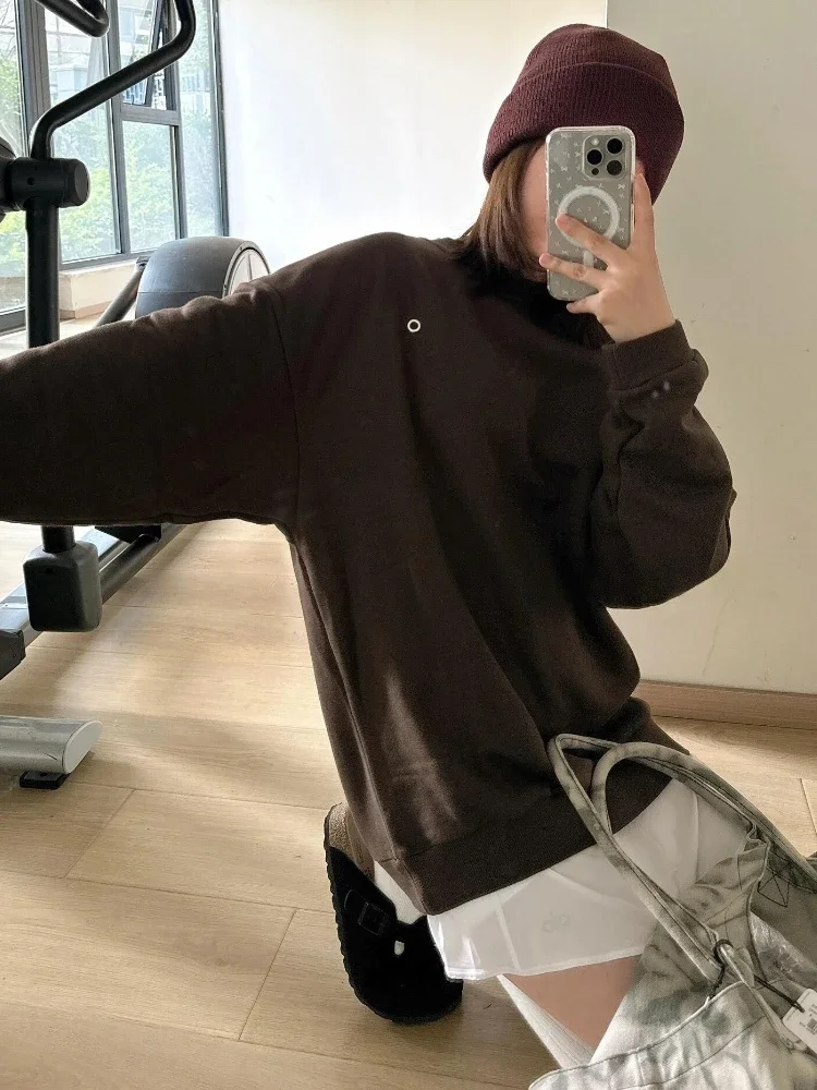 بلوفرات رياضية سوداء فضفاضة لخريف 2025 سترات نسائية غير رسمية برقبة دائرية بأحرف كلاسيكية بسيطة وأكمام طويلة مع قلنسوة للنساء #3