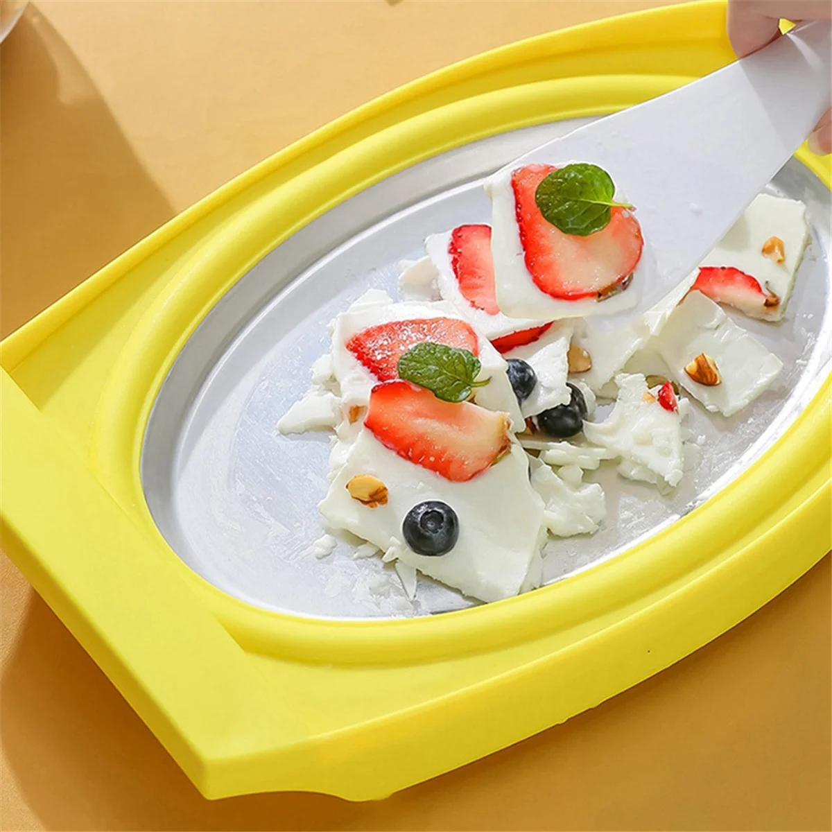 Ice Cream Maker Pan Multifunctional Cold Sweet Food Plate Rolled Ice Cream Maker Homemade Frozen Yogurt Gelato Yellow