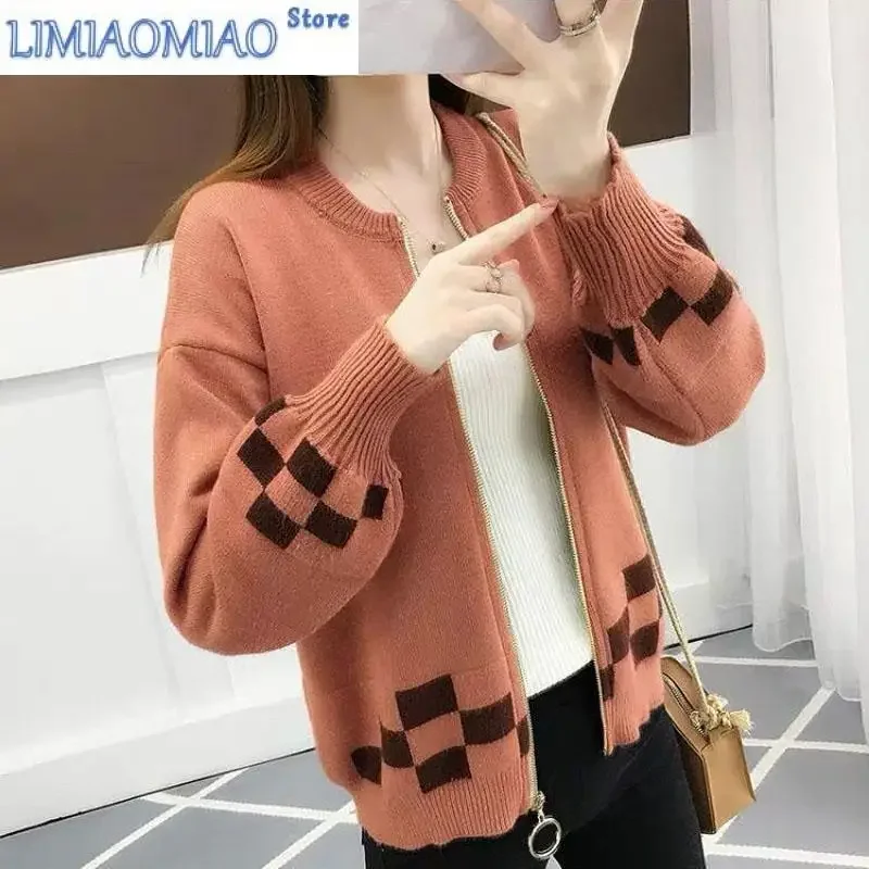 New Spring and Autumn Fashion Korean Edition Round Neck Short Loose Versatile Baseball Jersey Color Block Knitted Women's Coat