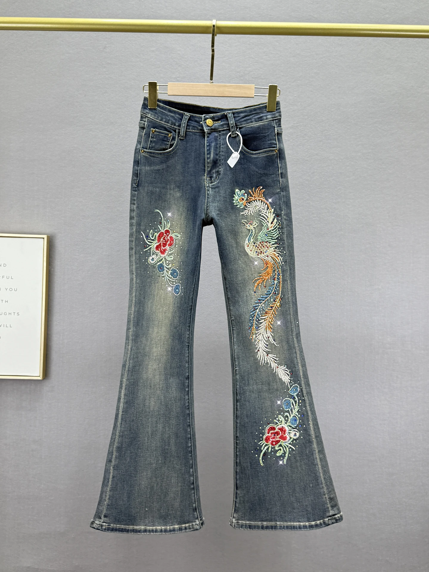 

Модные джинсы с высокой талией, облегающие, с вышивкой и пайетками, расклешенные, женские, из денима, удобные, из хлопка, стрейч, для осеннего сезона